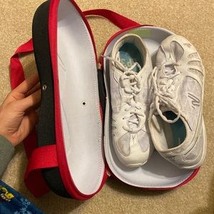 nfinity cheer shoes with box